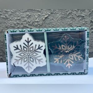 *BNIB* Snowflake Salt & Pepper shaker set ❄️NEW❄️